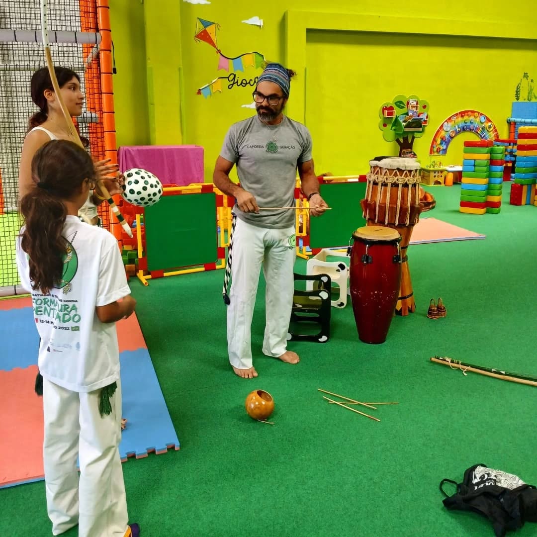 Lezione con strumenti Capoeira Bambini